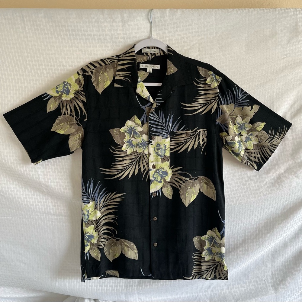 Geoffrey Beene 100% Silk Hawaiian Button Up Short Sleeve Black Tan Floral Small